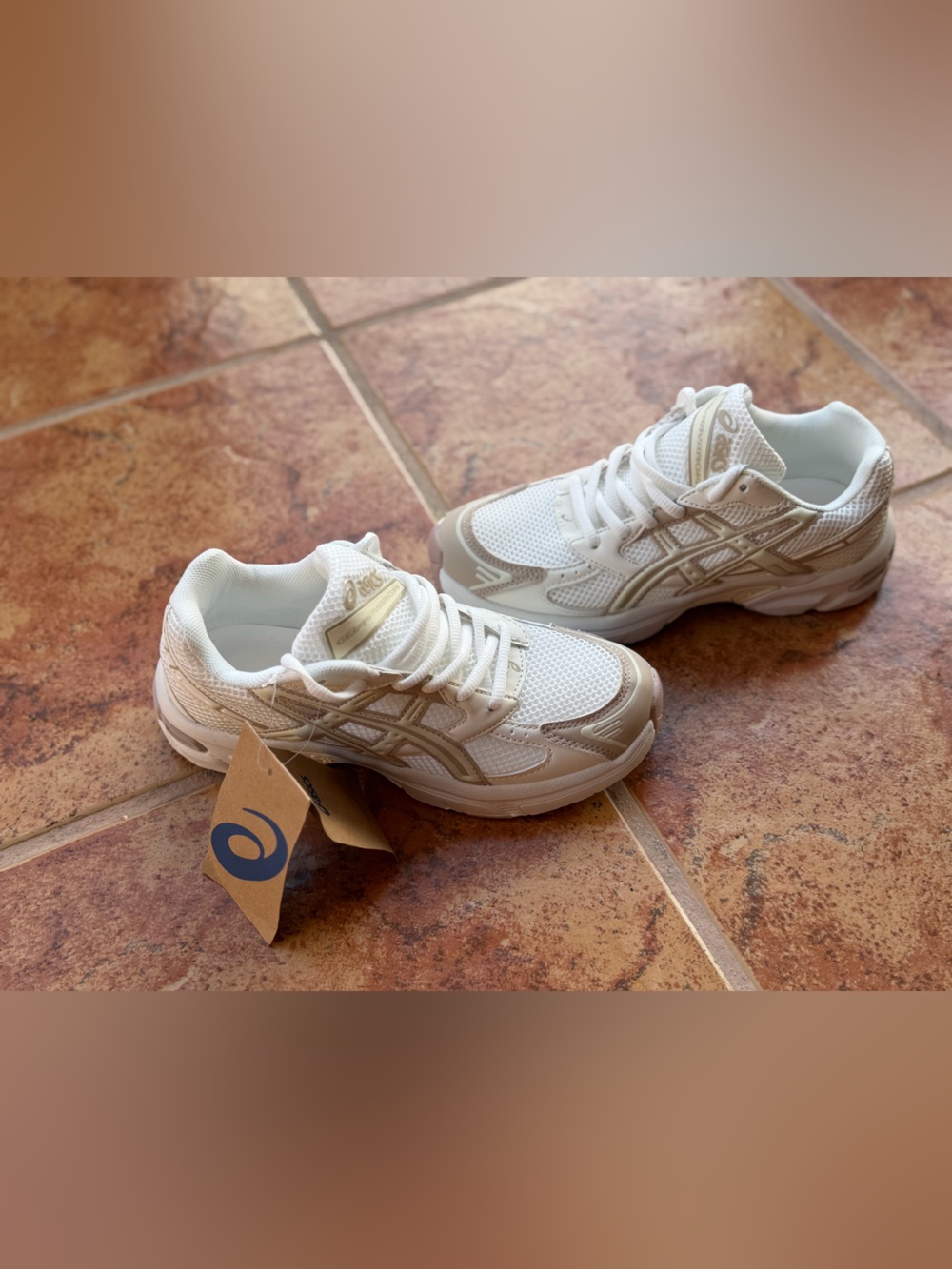 Size 6.5 Woman’s And Men’s 5 Asics Gel Kayano 14 Cream and Beige